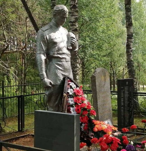 Деталь от самолета помогла найти могилу героев Великой Отечественной