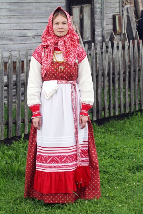 Арсеньевская епархия приглашает в режиме онлайн стать исследователями русских костюмов и книг