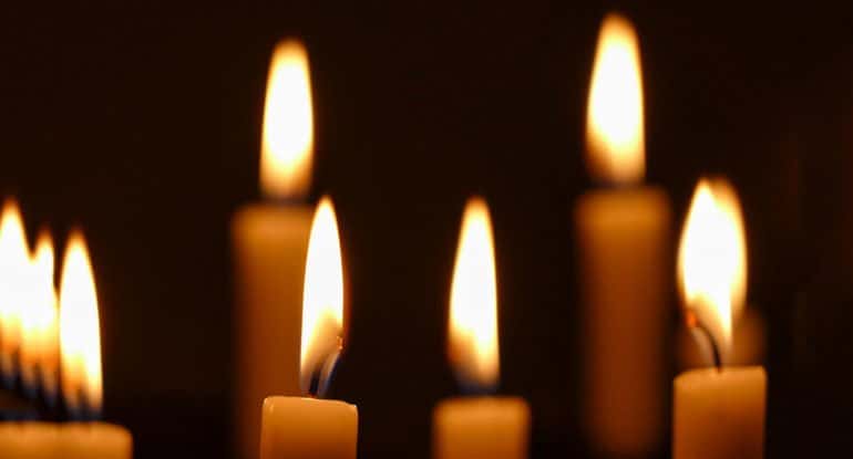 Почему нельзя в церкви зажигать свечу?