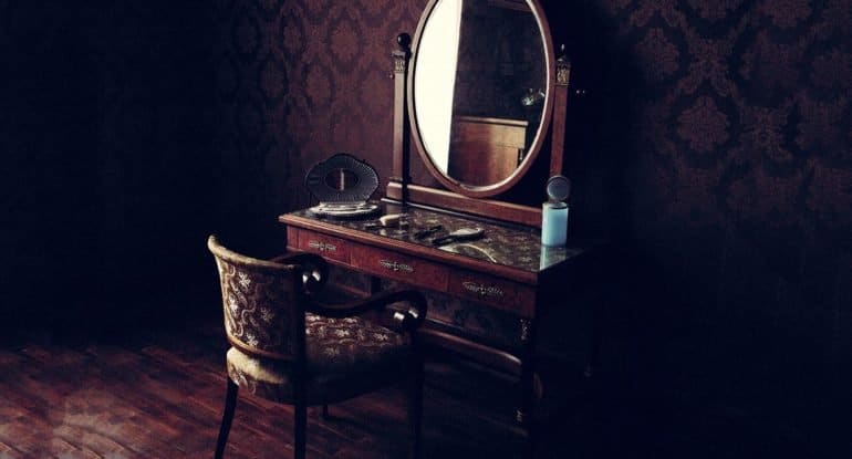«Завесить в доме умершего зеркала, остановить часы»: чем опасны похоронные суеверия