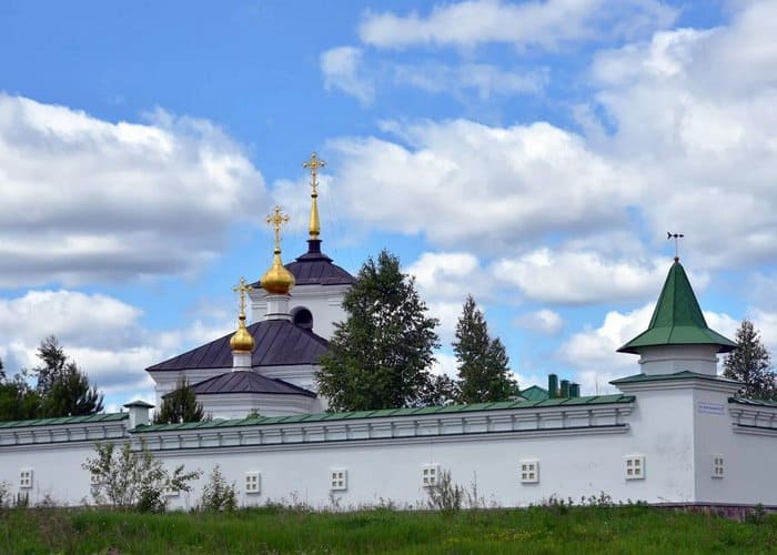 В этом русском монастыре введен сухой закон. История про настоящее русское отчаяние и тех, кто не сдается