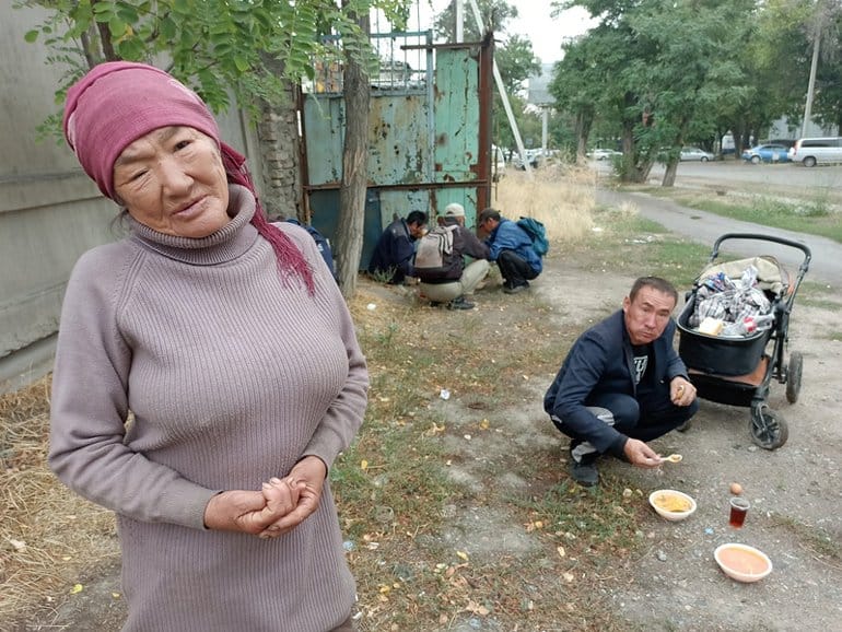 В Бишкеке на помощь нуждающимся снова поехал «Автобус милосердия»