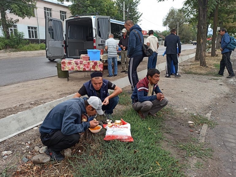 В Бишкеке на помощь нуждающимся снова поехал «Автобус милосердия»