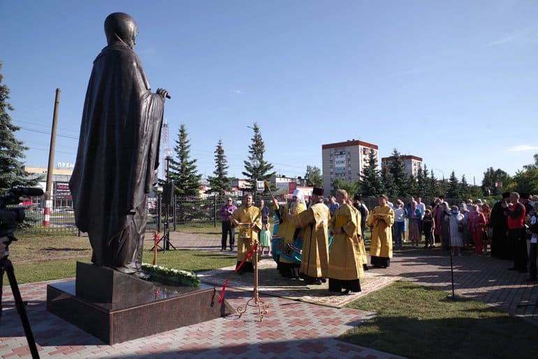 Редкий памятник «отцу» монашества Антонию Великому открыли в Дзержинске