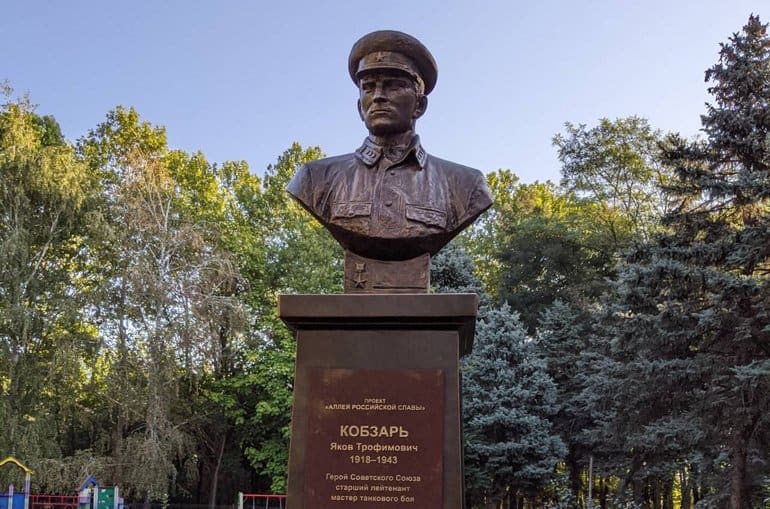 Герою Курской битвы, уничтожившему за день 17 немецких танков, установили памятник