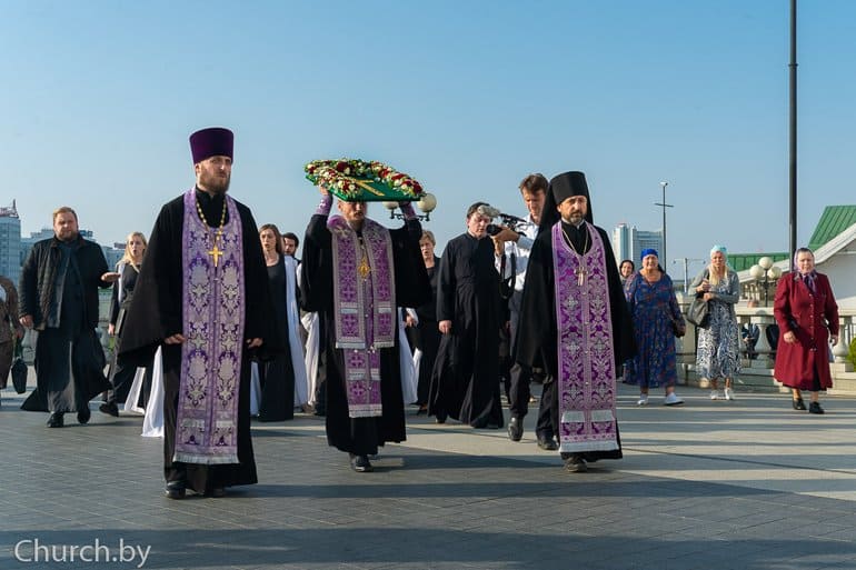 «Это призыв к миру»: в Беларуси воссоздали уникальный Туровский крест