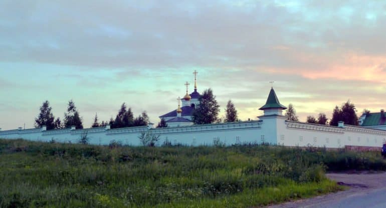 В этом русском монастыре введен сухой закон. История про настоящее русское отчаяние и тех, кто не сдается