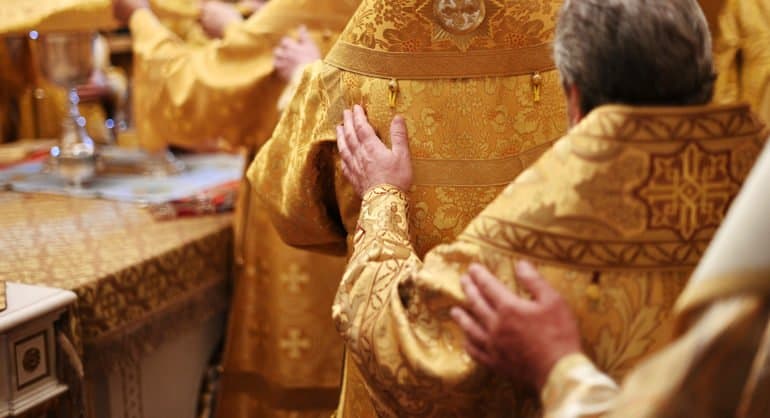Патриарх Кирилл предложил законодательно закрепить обеспечение священников, несущих служение в зоне боевых действий