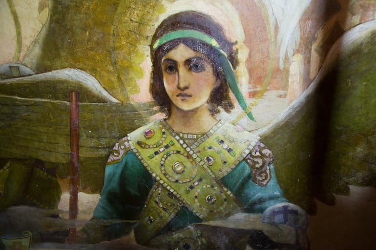 Уникальные фрески Васнецовской школы нашли в челябинском храме