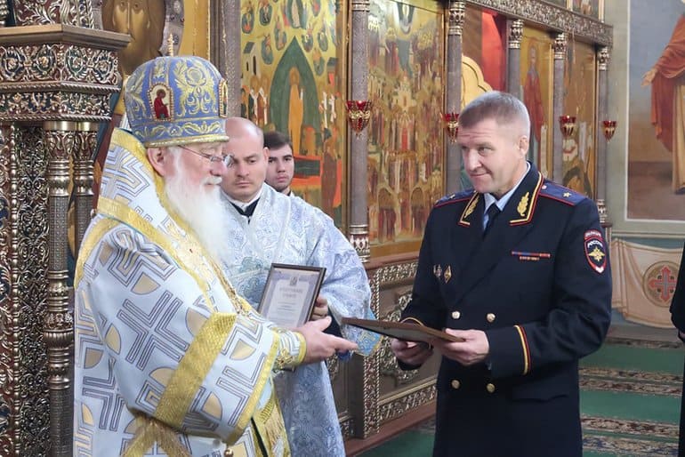 Полицейские отыскали и вернули Валдайскому монастырю икону, подаренную Президентом