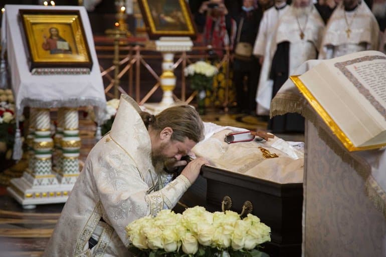 Протоиерея Димитрия Смирнова похоронили за алтарем храма, в котором он служил