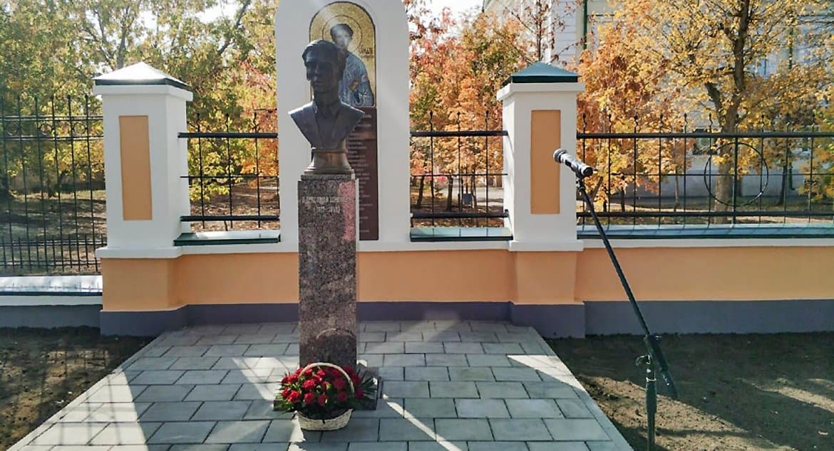 Jamoat transportida yalangoch qiz video