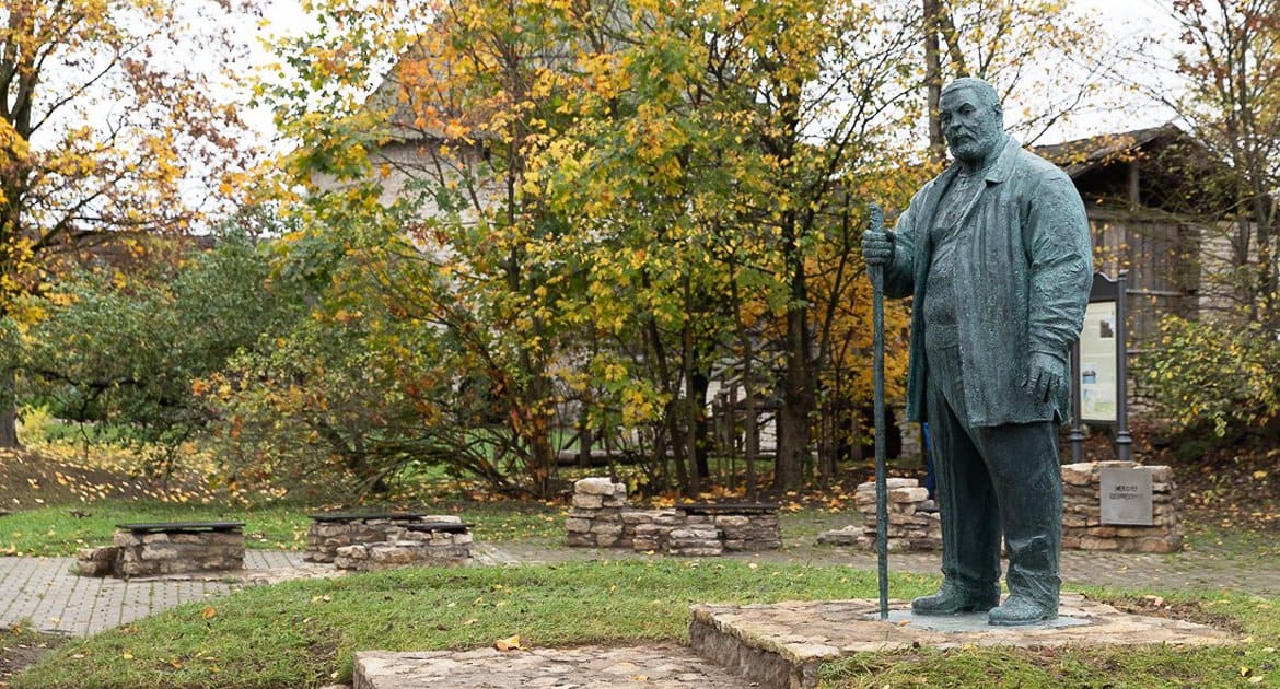 Памятник реставратору Савве Ямщикову открыли в Пскове