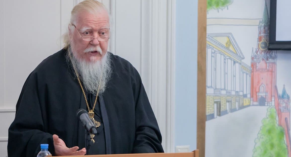 Священник рассказал, почему отца Димитрия Смирнова можно назвать «самым многодетным отцом Москвы»