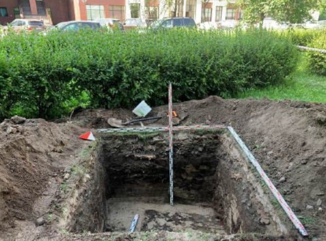 В Петербурге во время археологической разведки нашли православное кладбище XVIII века