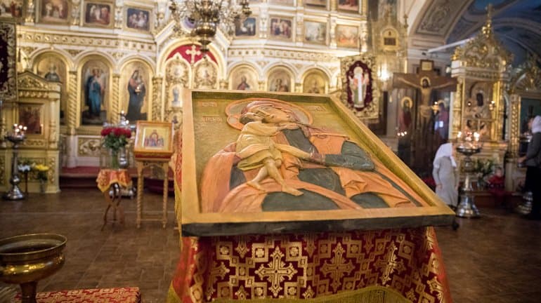 В Никольский храм Солнечногорска передали тактильную икону Богородицы