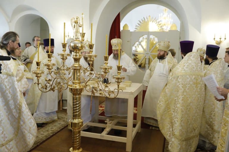 Освященный четвертый раз в своей истории кафедральный собор Вологды вновь открыт для верующих