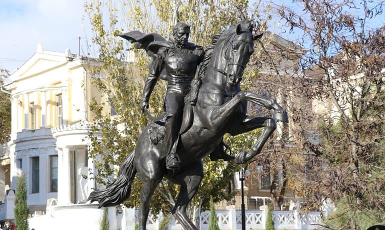 Памятник «кавказскому Суворову» генералу Петру Котляревскому открыли в Феодосии