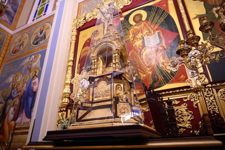 В Алма-Ате освятили отреставрированный уникальный Воскресенский собор