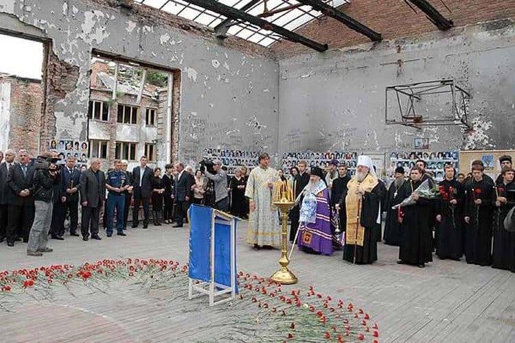 «Никогда не забуду этого», — митрополит Феофан (Ашурков) о том, как выносил раненых детей из школы в Беслане
