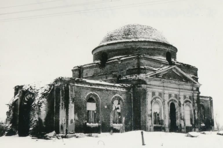 «Мы с матушкой очень расстроились и начали молиться» — история священника про кладбище и чудо
