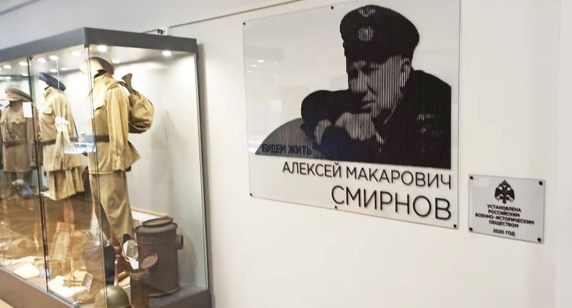 На «Ленфильме» установили мемориальную доску актеру-фронтовику Алексею Смирнову