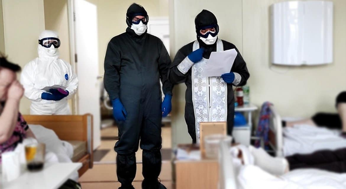 Священники Москвы совершили уже более 1300 выездов к больным коронавирусом