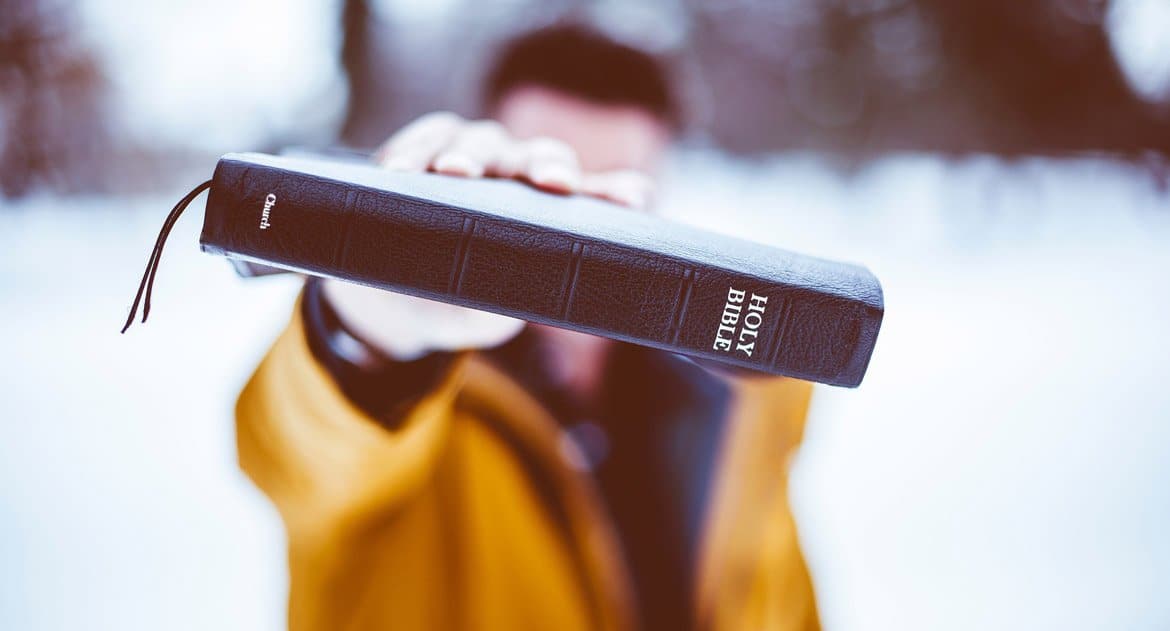 Как быть, если на улице спрашивают о толковании Библии?