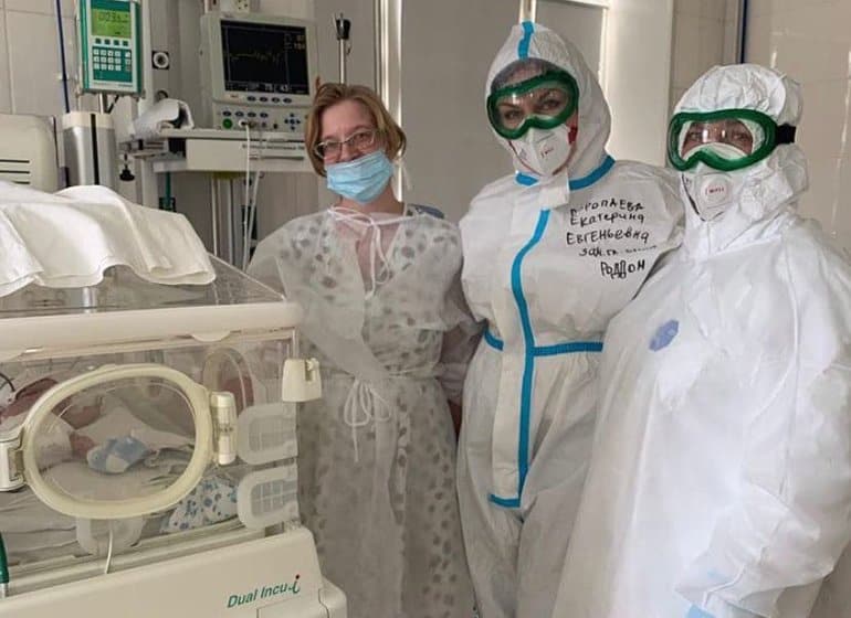 В Челябинске врачи спасли роженицу с полным поражением легких и ее малыша