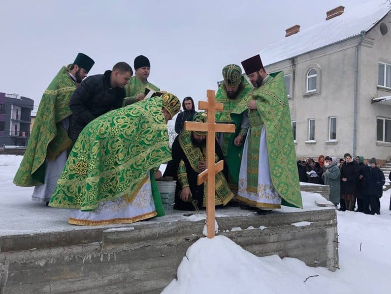 Православные на Украине обретают свои храмы, несмотря на противодействие раскольников