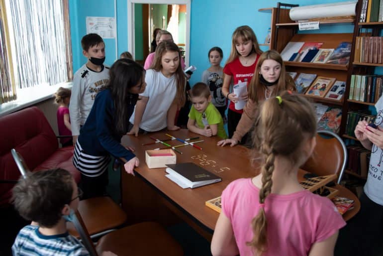 Многодетные семьи Колпашевской епархии провели выходные в санатории благодаря клубу 