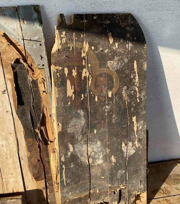 Часть стен сгоревшей на Черниговщине больницы были сделаны из икон