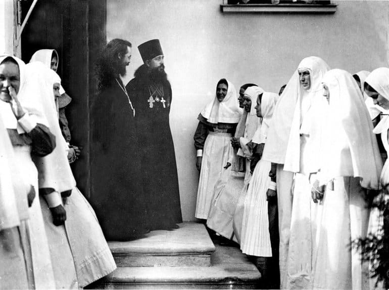 Марфо-Мариинская обитель приглашает посмотреть на Покровский собор «глазами святого»