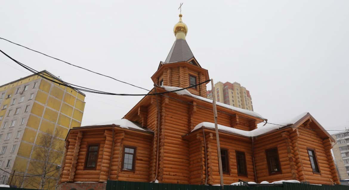 Завершено строительство крупнейшего деревянного храма Москвы