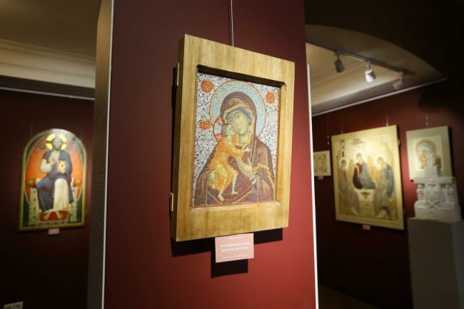 В подмосковном Усово показывают более 100 шедевров современного церковного искусства