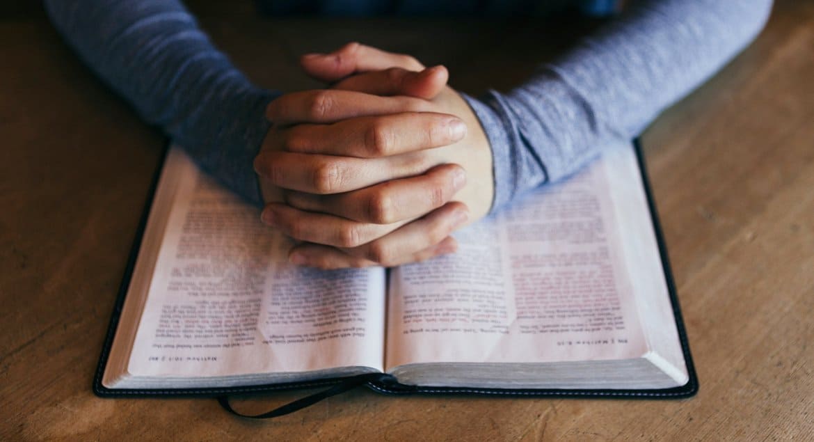 Чтение Библии укрепляет в британцах надежду на лучшее во время пандемии, – опрос