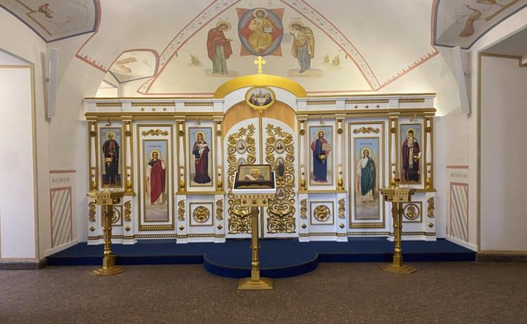 Осужденные сделали для храма при Адмиралтействе Петербурга иконостас и утварь