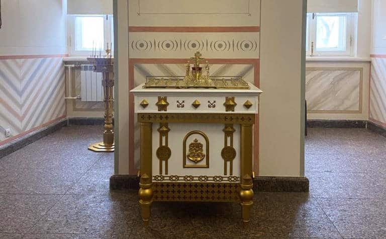 Осужденные сделали для храма при Адмиралтействе Петербурга иконостас и утварь