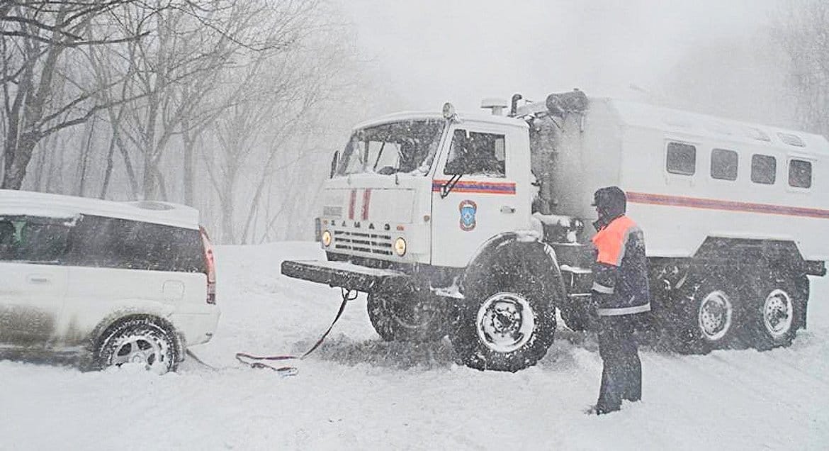 Оренбургские спасатели за ночь освободили из снежного плена 46 человек