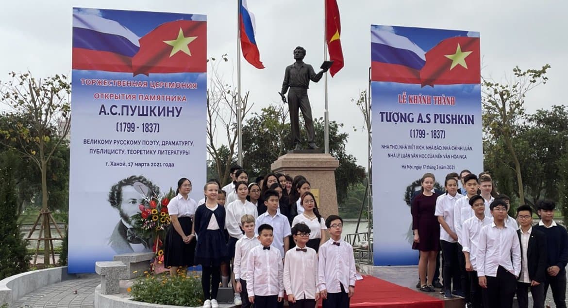 Столицу Вьетнама украсил памятник Александру Пушкину
