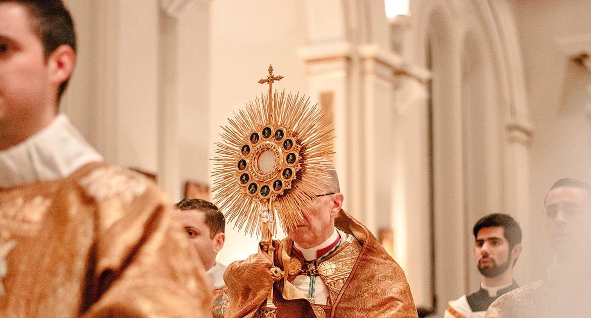 Можно ли православному подать за католика записку в костеле?