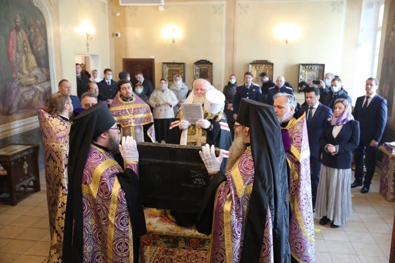 Чудотворную икону «Спас Нерукотворный» передали в ярославский монастырь