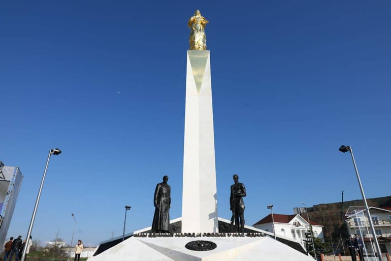 «Мать Примиряющая»: в Крыму открыли первый в России памятник жертвам Гражданской войны
