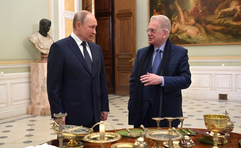 Владимир Путин передал Эрмитажу уникальную церковную утварь