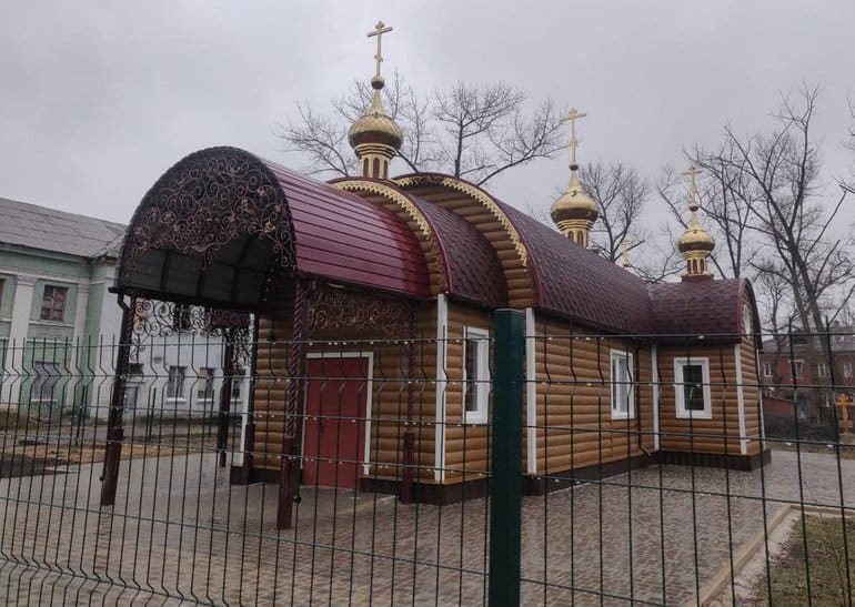 В Донецке построили храм для общины, которая 20 лет молилась в заводском помещении
