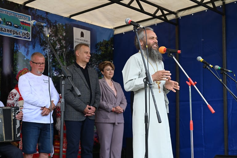 Мценский священник организовал Всероссийский слет автомотопутешественников