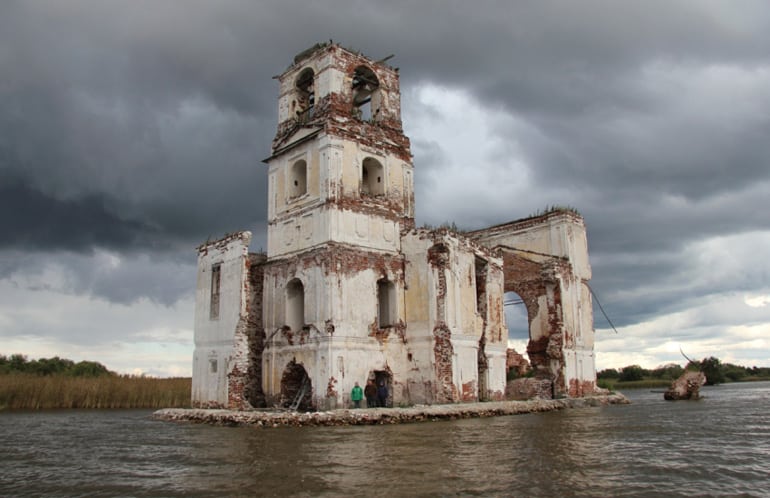 В храме из фильма «Калина красная» волонтеры установят маяк – памятник затопленным церквям России
