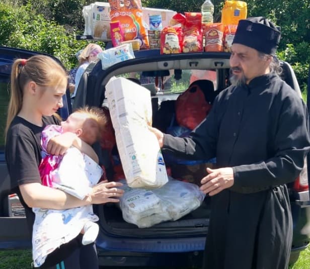 Церковь начала доставлять помощь в отдаленные села в 35 регионах России