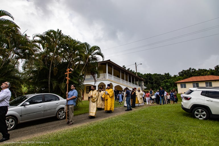 На месте строительства первого православного храма в Пуэрто-Рико освятили крест
