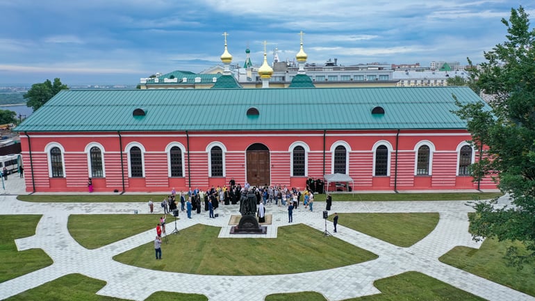 В Нижегородском кремле открыли памятник святым Димитрию Донскому и Евдокии Московской